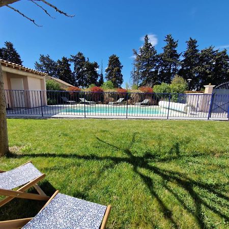 La Villa Bleue Saumane-de-Vaucluse ภายนอก รูปภาพ